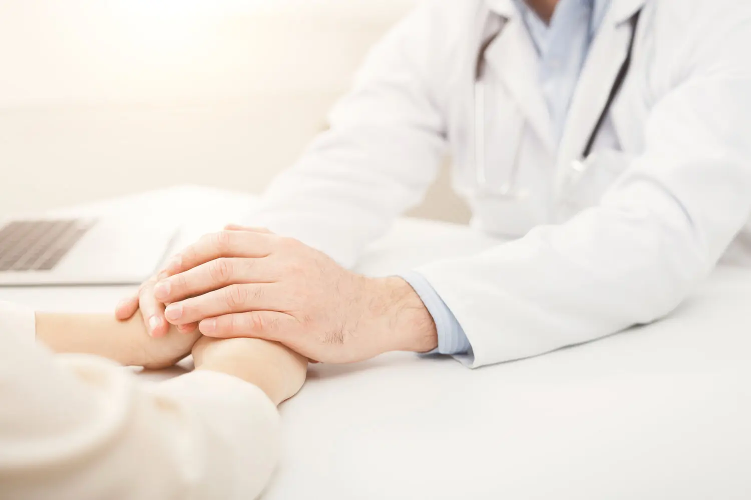 closeup-of-patient-and-doctor-hands-M8FQN9G